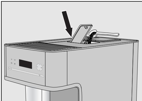 MIELE CM 6350 - Remplir le compartiment à café moulu - 1