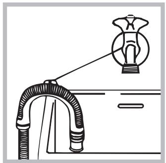 HOTPOINT FDD10761XR - Raccordement du tuyau de vidange - 2