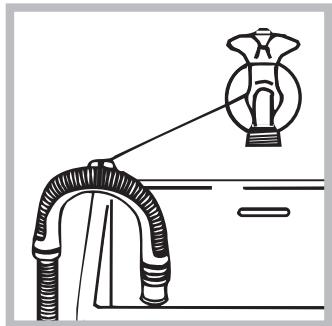 HOTPOINT FMG 821S MA - Raccordement du tuyau de vidange - 2