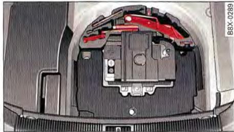 AUDI A1 2010 - Outillage de bord et cric - 1