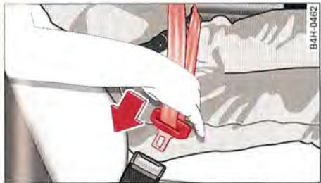 AUDI A1 2010 - Bouclage de la ceinture trois points - 2