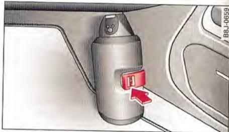 AUDI A1 2010 - Extincteur - 1