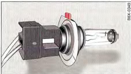 AUDI A1 2010 - Remplacement de l'ampoule des feu des croisement - 2
