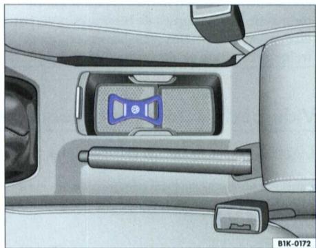 VOLKSWAGEN GOLF 5 2005 - Rangement dans la console centrale avec decapsuleur - 2