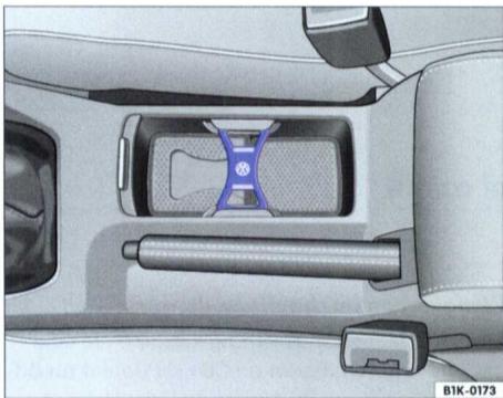 VOLKSWAGEN GOLF 5 2005 - Rangement dans la console centrale avec decapsuleur - 1