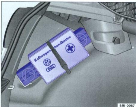 VOLKSWAGEN GOLF 5 2005 - Boîte de premiers secours et triangle de présignalisation - 1