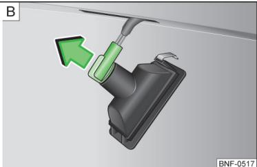 VOLKSWAGEN UP - Remplacement de l'ampoule de I'éclairage de la plaque d'immatriculation - 2
