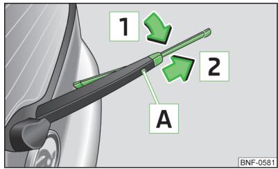 VOLKSWAGEN UP - Remplacement du balai d'essuie-glace de la lunette arrriere - 1
