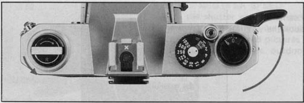 PENTAX K1000 - Avoid direct light when loading your film. - 1