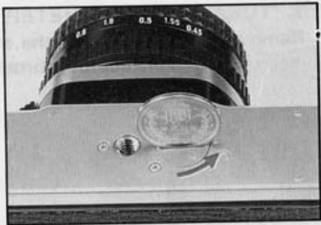 PENTAX K1000 - INSERTING BATTERY - 1