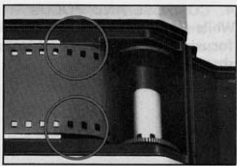 PENTAX K1000 - LOADING FILM AND WINDING - 3