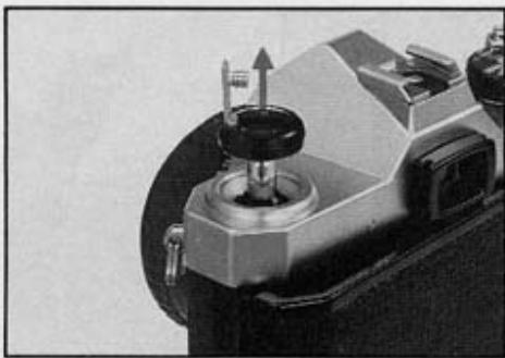 PENTAX K1000 - LOADING FILM AND WINDING - 1