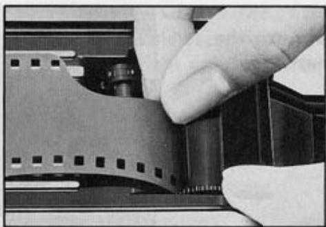 PENTAX K1000 - LOADING FILM AND WINDING - 2