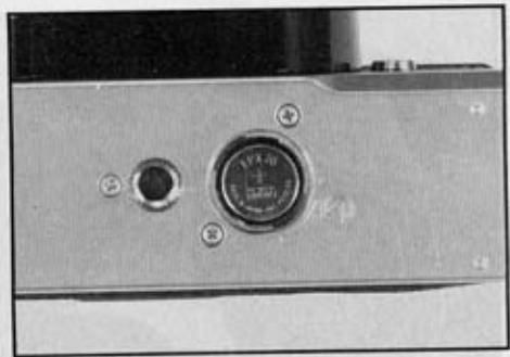 PENTAX K1000 - INSERTING BATTERY - 2
