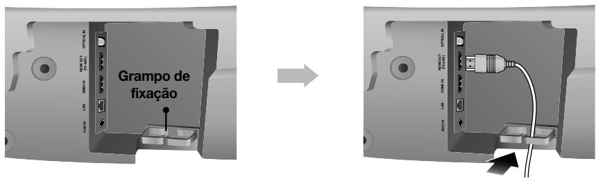 SAMSUNG HW-J7501 - COLOCAR O GRAMPO DE FIXAQÇAO - 1