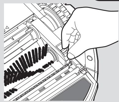 HOOVER RBC040 ROBO.COM3 - Cleaning the Drive Wheels - 1