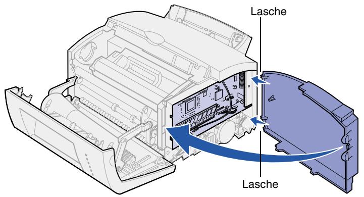 LEXMARK E320 - Anbringen der seitlichen Abdeckung - 1