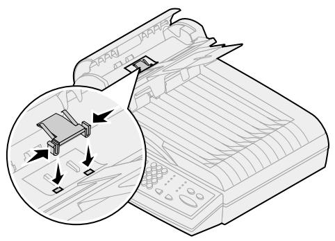 LEXMARK OPTRAIMAGE 242/232 (OCT 2000) - Recolocando o Conjunto do protetor do ADF - 2