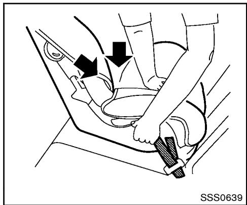NISSAN JUKE 2012 - INSTALLATION D'UN DISPOSITIF DE RETENUE POUR ENFANTS ORIENTÉ VERS L'ARRÊRE AVEC SYSTÉME LATCH - 3