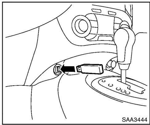 NISSAN JUKE 2012 - Bouton d'auxiliaire (AUX) : - 1