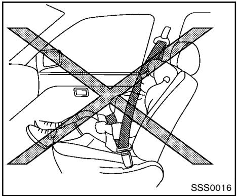 NISSAN ROGUE 2013 - PRECAUTIONS À PRENDRE AVEC LES CEINTURES DE SECURITE - 5