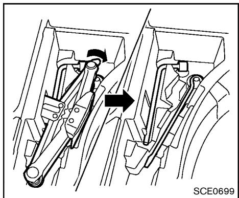 NISSAN ROGUE 2013 - Sortir la roue de secours et les outils - 3