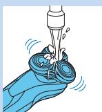 PHILIPS S9041/12 - Cleaning the shaver under the tap - 1