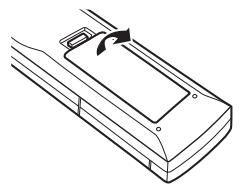 DENON AVR-391 - Inserción de las baterías - 1