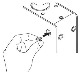 DENON PMA-50 - Insérez les caches fournis (argent) dans les orifices laissés vacants par les pieds que vous venez dePTRirer. - 1