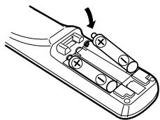 DENON 3910 - Insertion des piles - 2