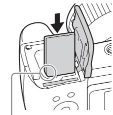 SONY DSC-HX400V - Isättning av ett minneskort (säljs separat) - 2