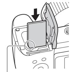SONY DSC-HX400V - Inserção de um cartão de memória (venda separadamente) - 2