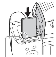 SONY DSC-HX400V - Vložení paměťové karty (prodáva se samostatné) - 2
