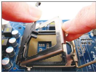GIGABYTE GA-G41M-COMBO - 1-3-1 Installation du processeur - 4