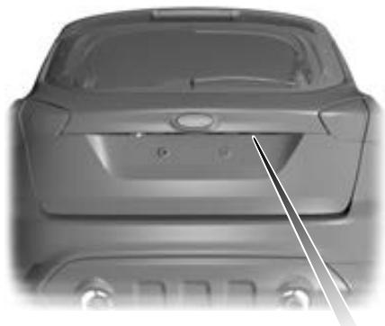 FORD KUGA 2010 - Ouverture du couvercle du coffre à bagages - 1