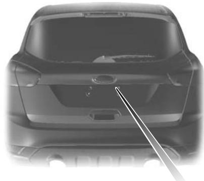 FORD KUGA 2011 - Ouverture du couvercle du coffre à bagages - 1