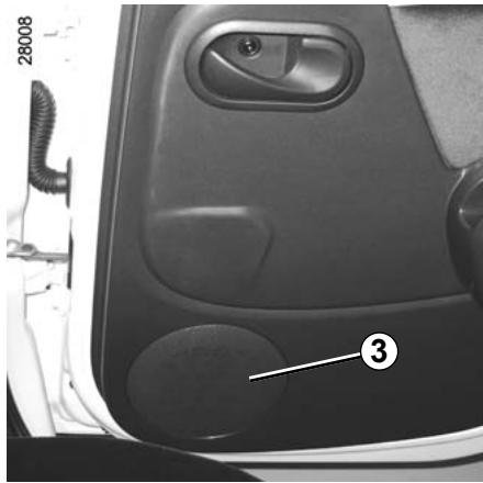 DACIA SANDERO 2010 - YcTaHOBka rPOMKOrOBOpHTeJIeN B DBepeX - 1
