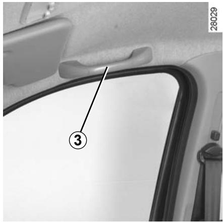 DACIA SANDERO 2010 - 3epkaJIo, 3aKpeIeHHoe Ha coNHe3aUHTHom KO3blpBe - 1