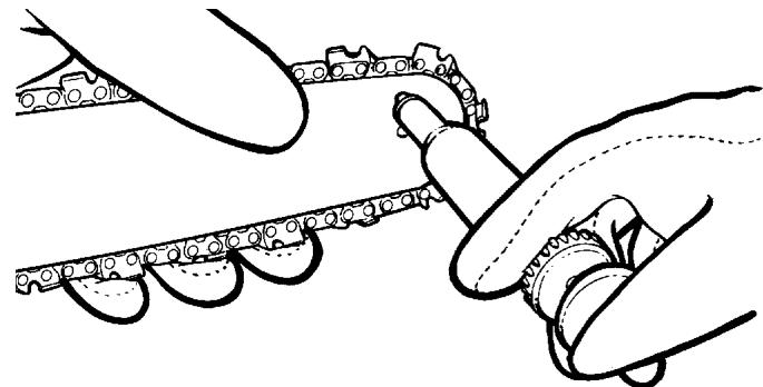 MCCULLOCH MCC4516FC - PARE LUBRICAR LA PUNTA DEL PINON: PRECAUCION - 1