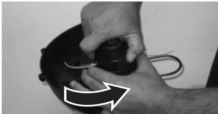 MCCULLOCH MCT2027 - 5-1. SUSTITUCION DEL CARRETE DEL CABLE DE NYLON - 1