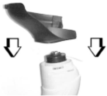 MCCULLOCH MCT2027 - 3-1. INSTACION DEL PROTECTOR DE DESECHOS - 1