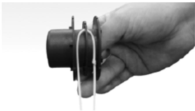 MCCULLOCH MCT2027 - 5-1. SUSTITUCION DEL CARRETE DEL CABLE DE NYLON - 3