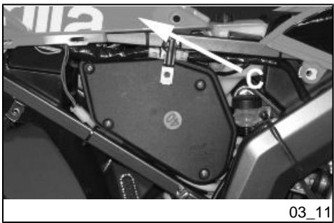 APRILIA RX50 - Hehkutulpan irrotus (03_08) - 6