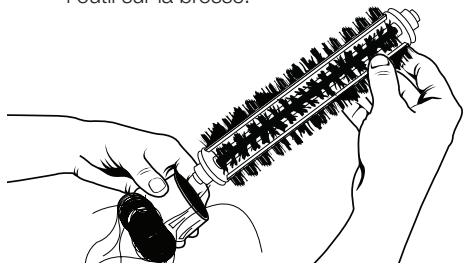 IROBOT ROOMBA 681 - Nettoyez les brosses du Roomba. - 5