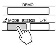 SONY DGX205 - Appuyez trois fois sur la touche [LESSON MODE] pour lancer Lesson 3. - 1