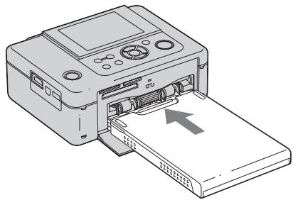 SONY DPP-FP95 - Insérez du papier d'impression dans le magasin à papier. - 4