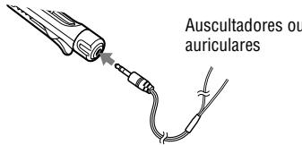 SONY ATRAC3 - Ligue a ficha dos auscultadores/auriculares ao telecomando de forma segura. - 1