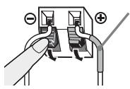 SONY DAV-TZ630 - Schließen Sie das Lautsprecherkabel mit der farbigen Kabelschlaufe an ⊕ und das Lautsprecherkabel ohne farbige Kabelschlaufe an ⊖ an. - 1
