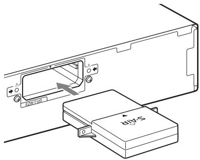 SONY WAHT-SBP2 - Plaats de draadloze zender in de sleuf op het S-AIR-hoofdapparaat. - 1