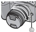 PANASONIC HFS1442AE - Alinee las marcas para ajustar el objetivo (marcas rojas) ubicadas en el cuerpo de la camara y el mismo objetivo, luego gire este en la direction de la flecha hasta que dispare. - 1
